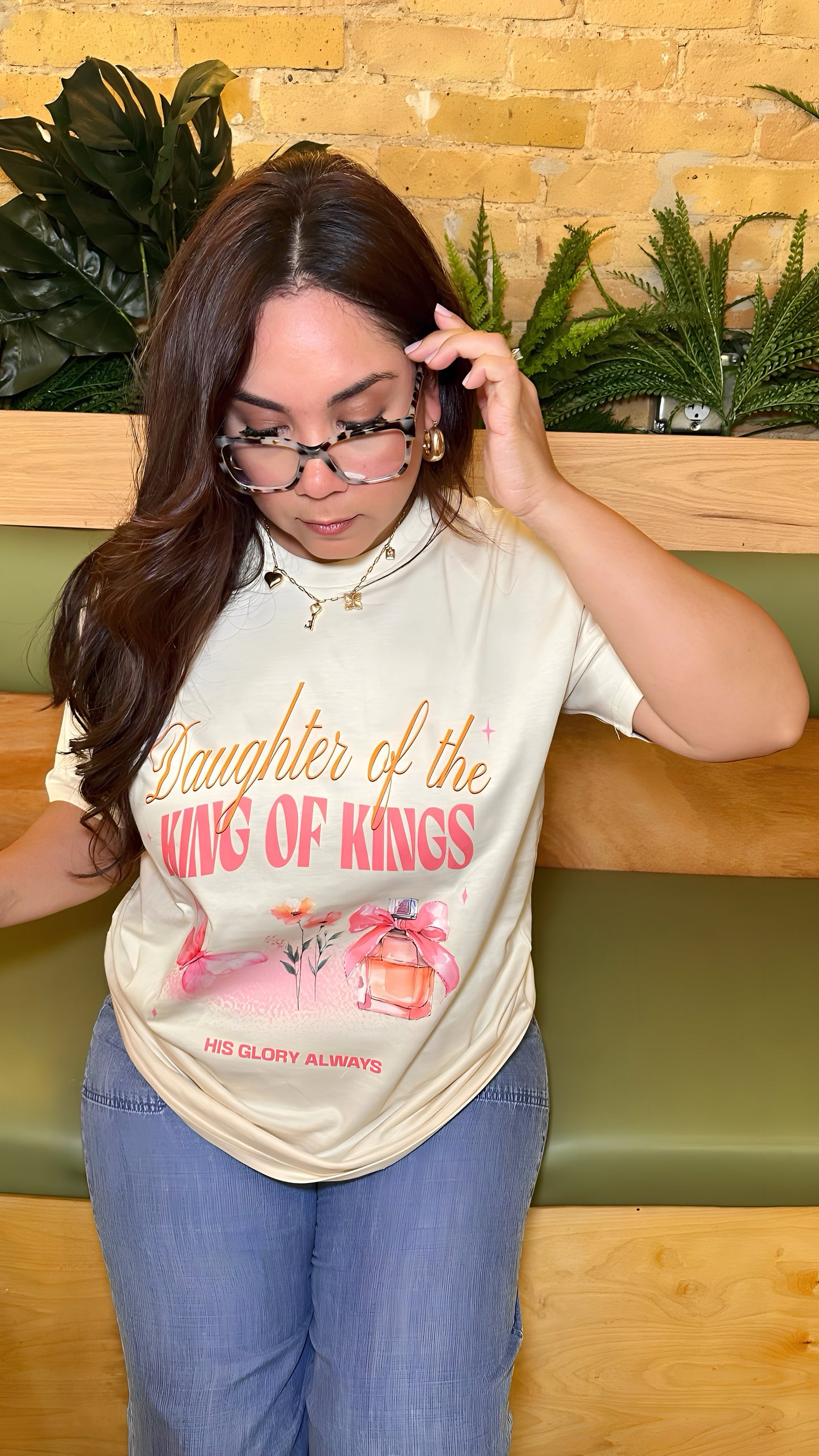 DAUGHTER OF THE KING OF KINGS | Relaxed Tee